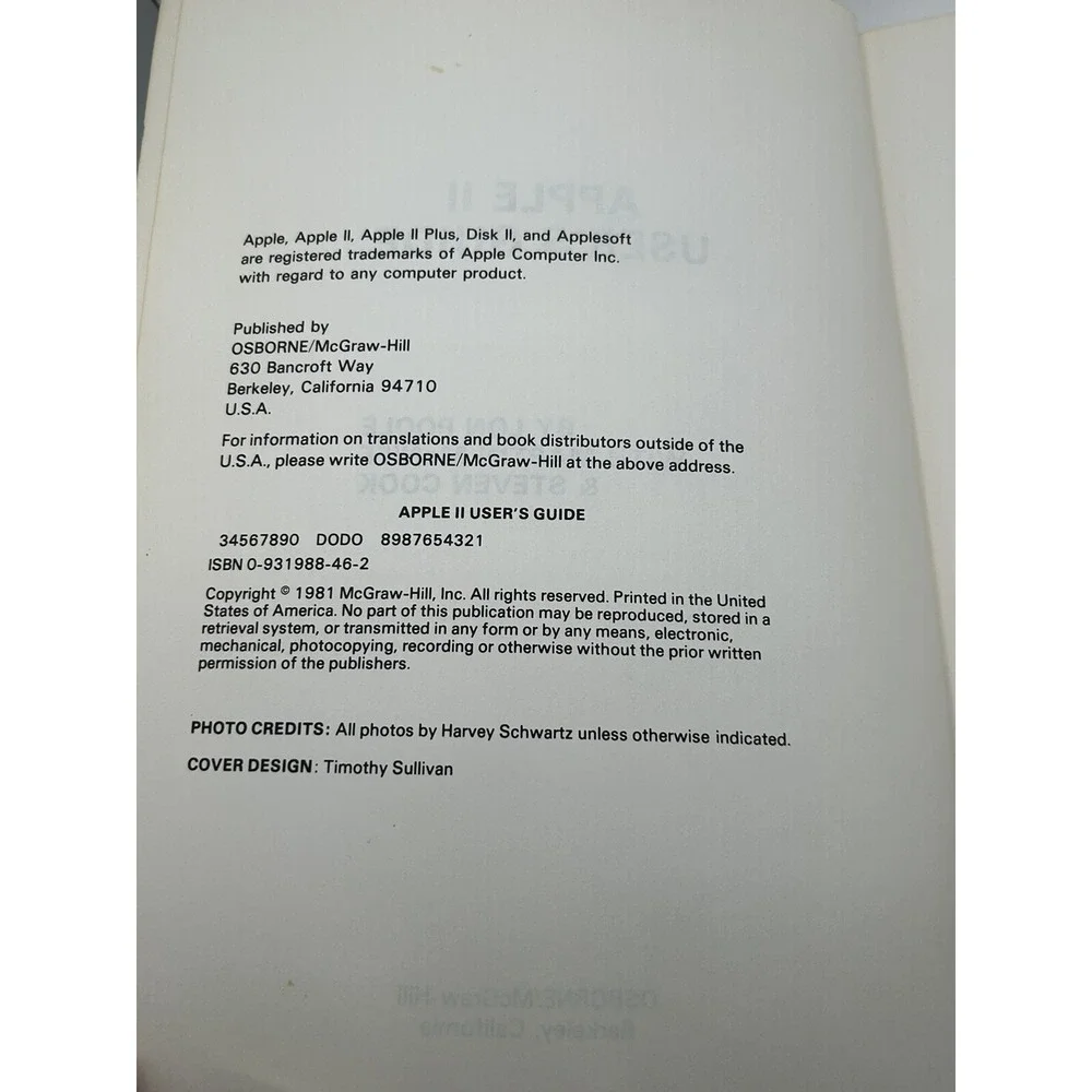 Apple II PC User's Guide Paperback 1981 ISBN 0931988462 Lon Poole Steve Textbook